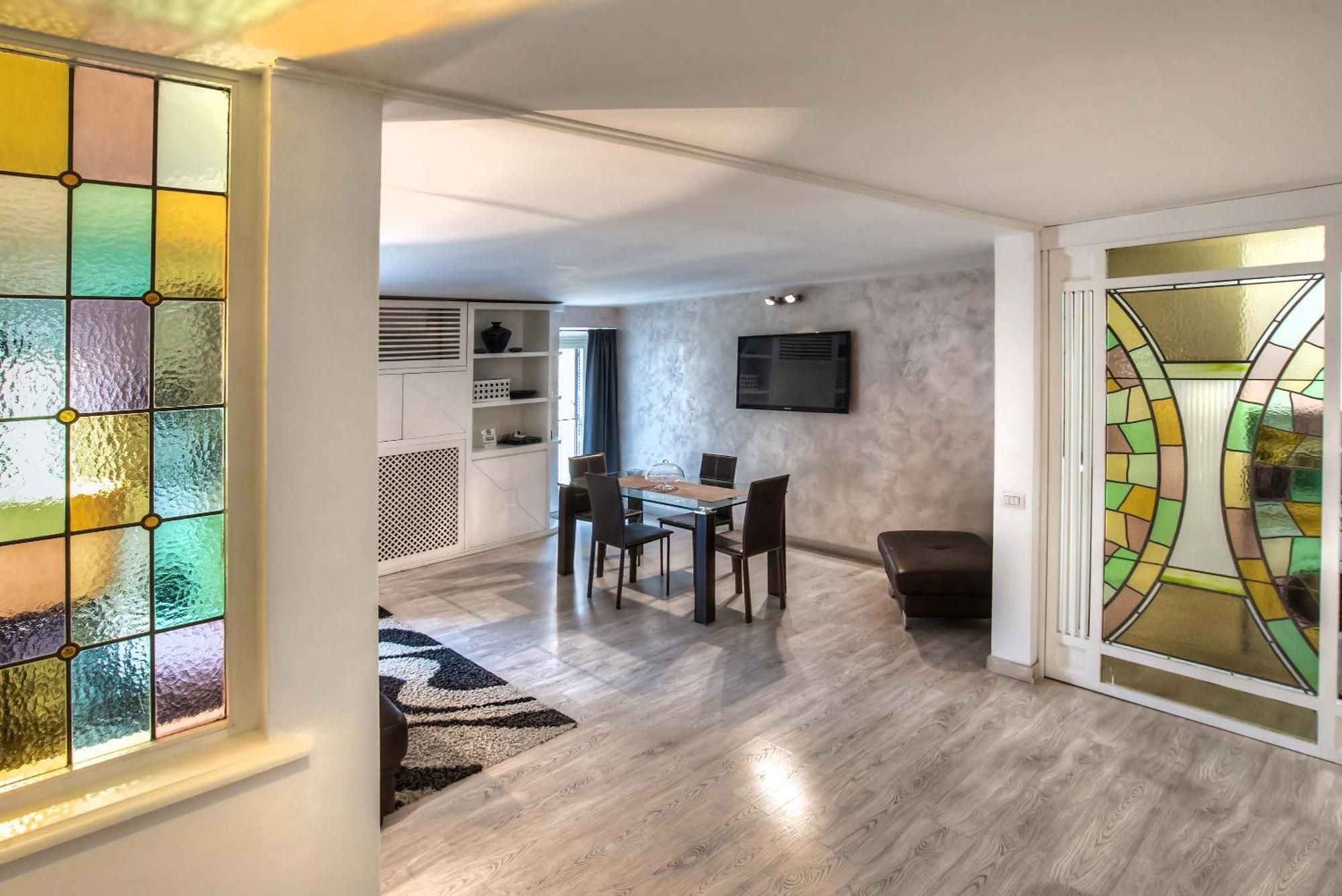 Black And White Suite, Rome